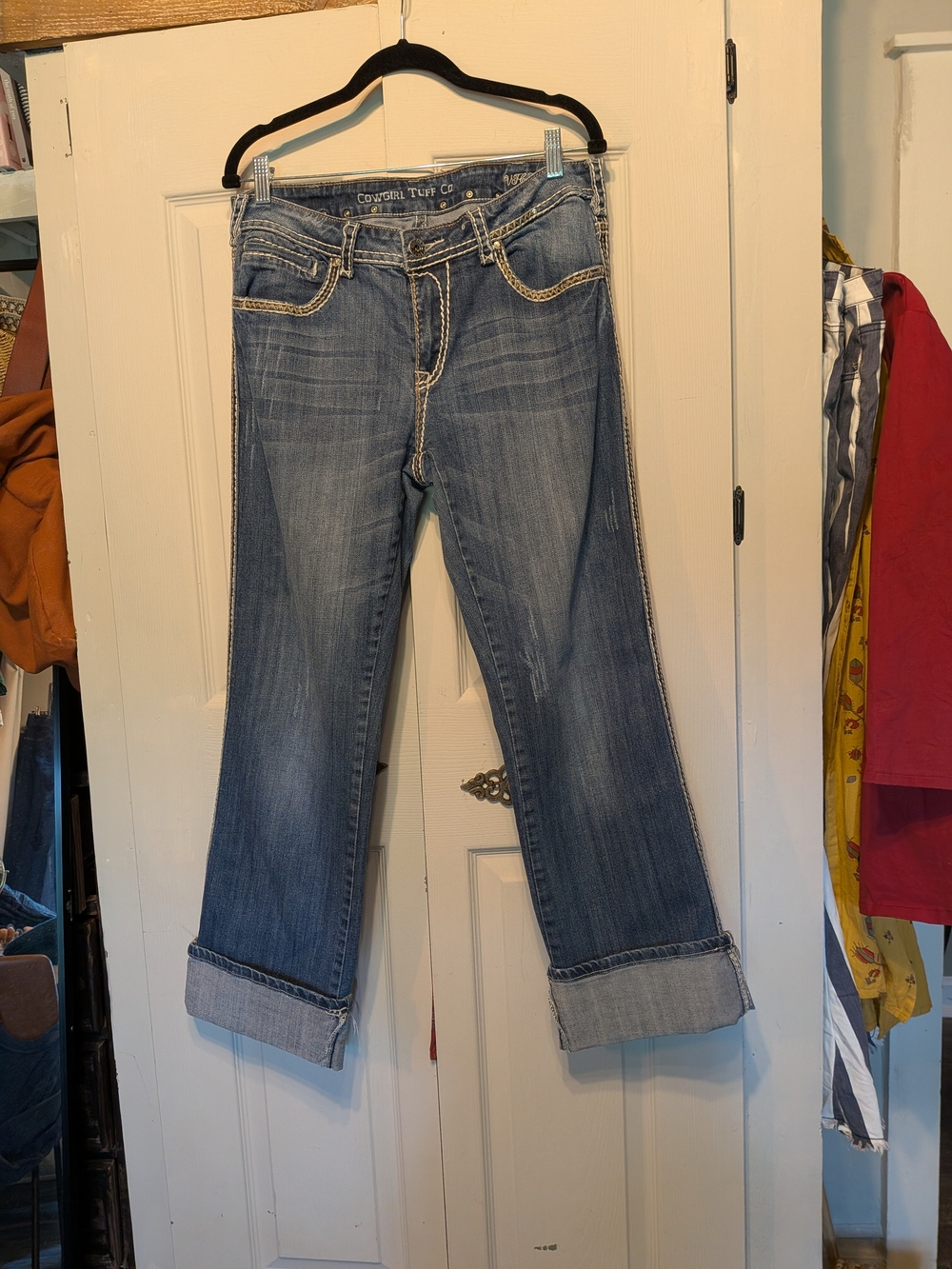 Cowgirl Tuff Women's Faded Blue Bootcut Jeans with Contrast Stitching Size 33/33